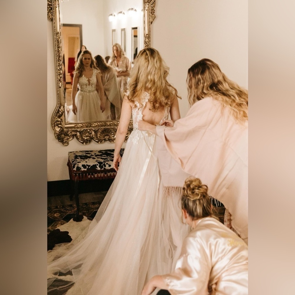 GALINA SIGNATURE
illusion plunge lace appliqued wedding dress​​​ - Picture 8 of 8